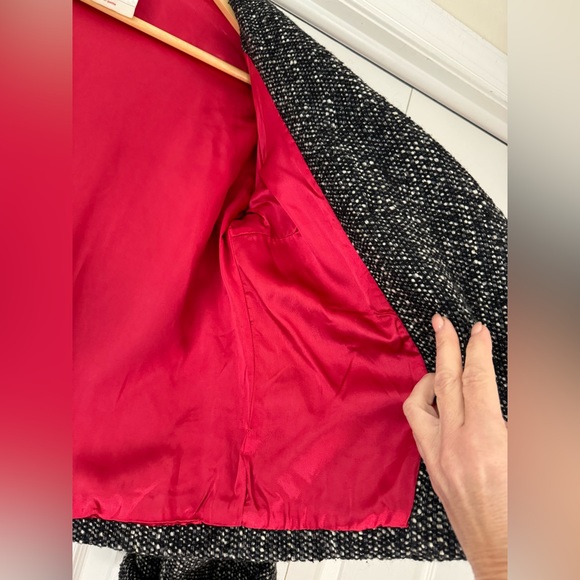 Chulo Pony coat black white outside and red satin material inside! Size-SMALL P - Picture 11 of 14